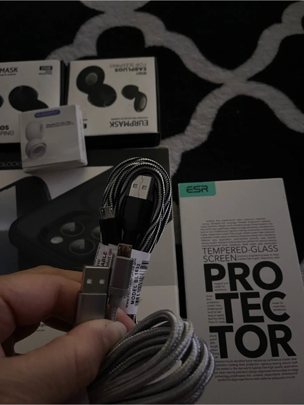 Case15/16 screen protector 3pk iPhone 16 Pro Max(look @pic) cords NOT 4 iPhone
